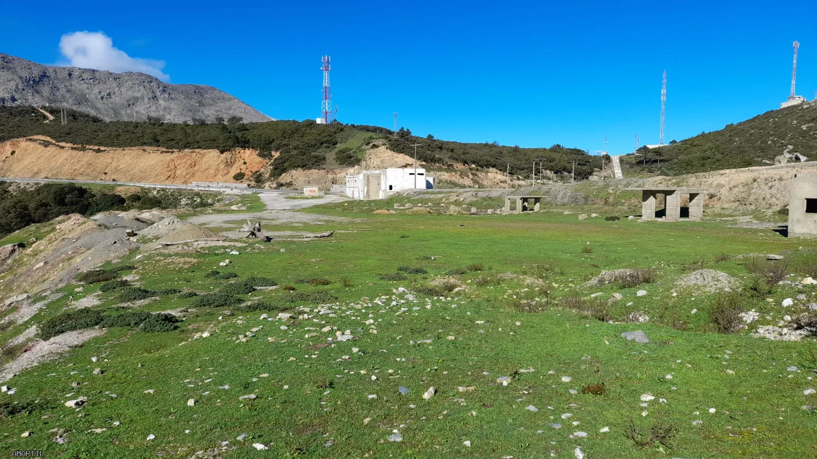 Terrain à vendre à Fnideq ville, portefeuille, d'une superficie de cinq hectares