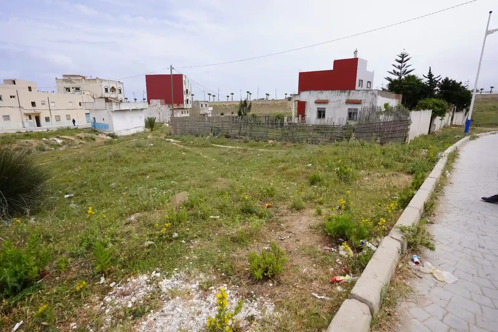 Terrain à vendre à Fnideq, proche de la route principale, 446 mètres