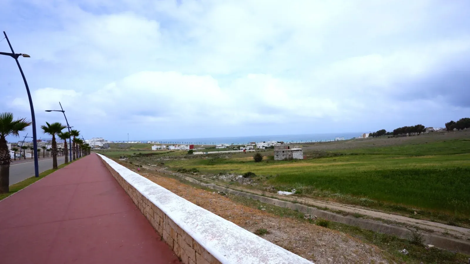 Terrain à vendre à Fnideq, proche de la route principale, 446 mètres