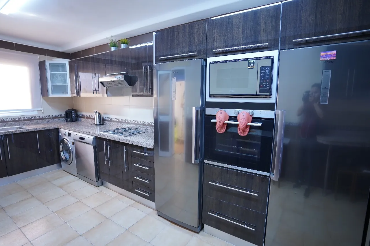 Appartement à Louer Résidence à kabila vista avec Piscine, Parking — 3 Chambres + Salon Climatisé