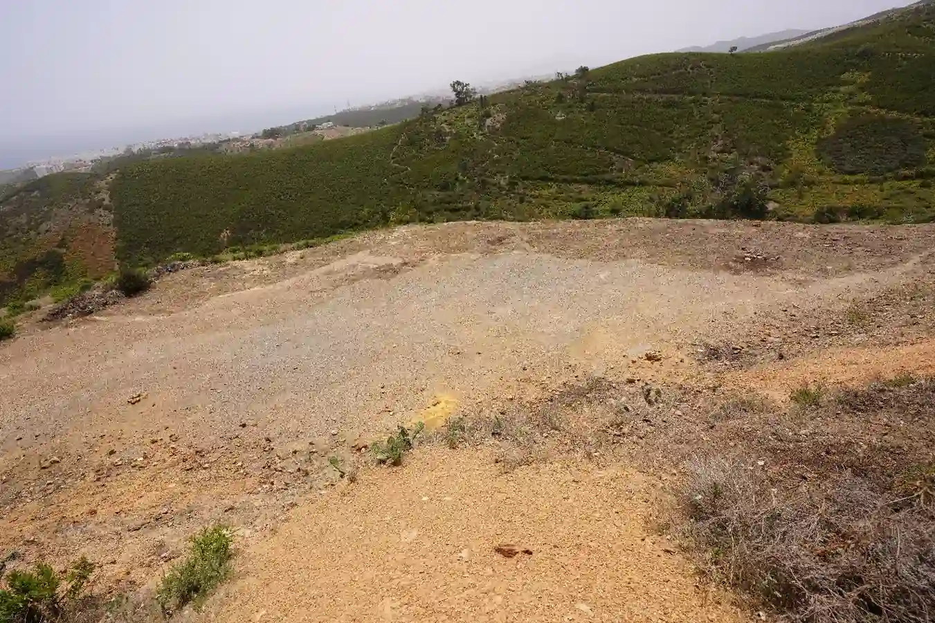 Un grand terrain dans la ville de Fnideq, à vendre, d'une superficie totale de 2