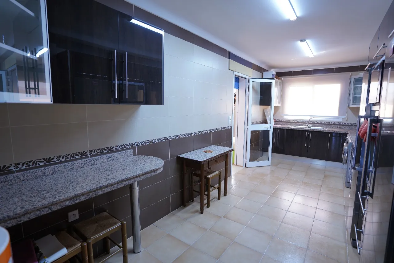 Appartement à Louer Résidence à kabila vista avec Piscine, Parking — 3 Chambres + Salon Climatisé
