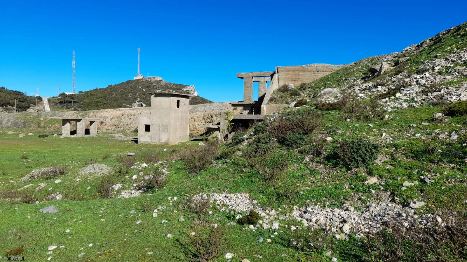 Terrain à vendre à Fnideq ville, portefeuille, d'une superficie de cinq hectares