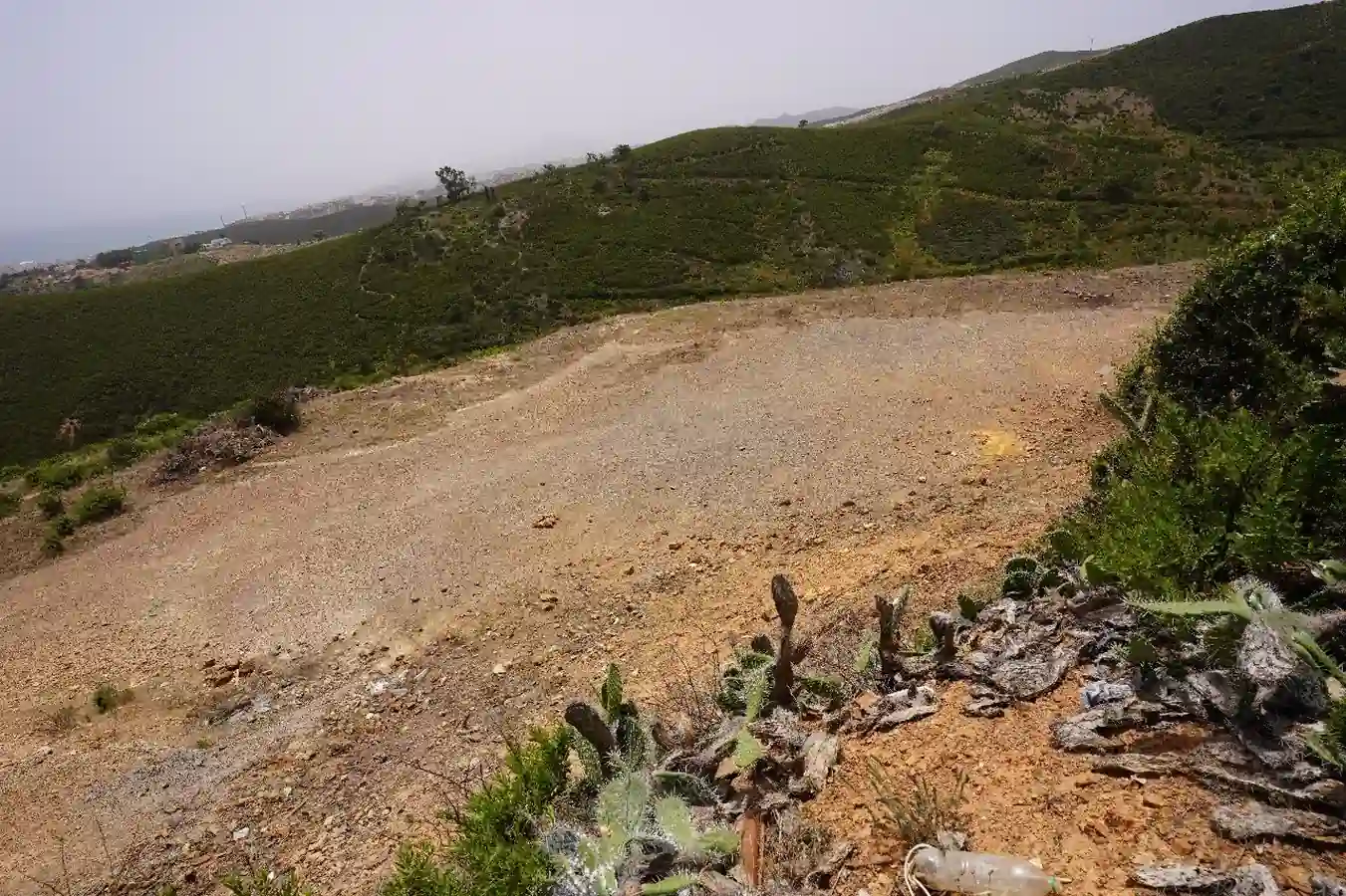 Un grand terrain dans la ville de Fnideq, à vendre, d'une superficie totale de 2